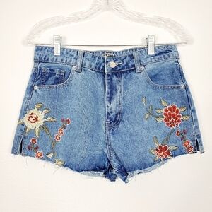 TOP TRENDS 5 POCKET EMBROIDERED DENIM SHORTS